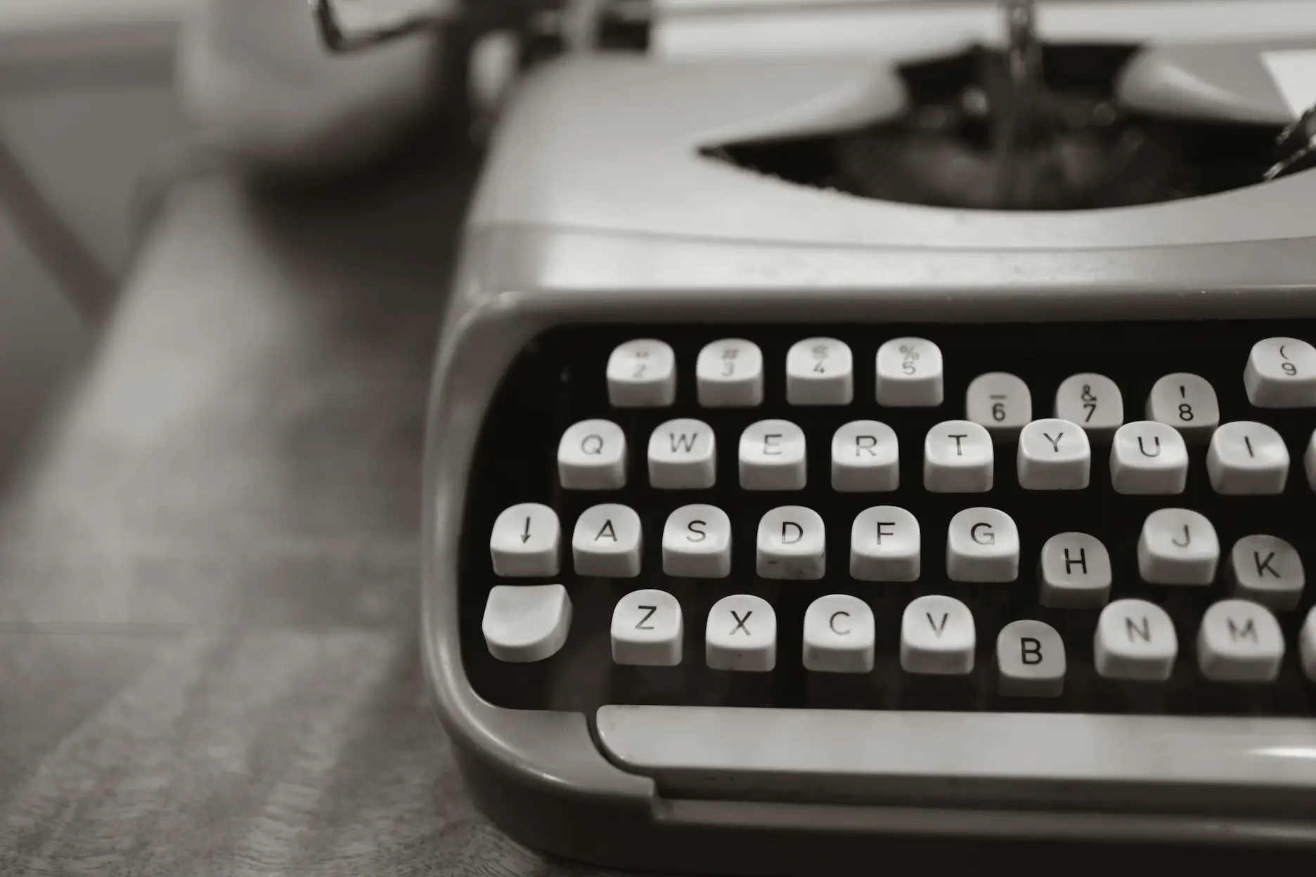 A black and white photo of a typewriter.